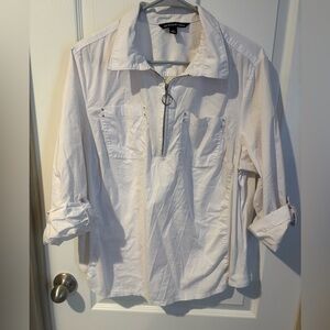 Zac &Rachel women 1X top white with rolled sleeves. Zipper neckline.